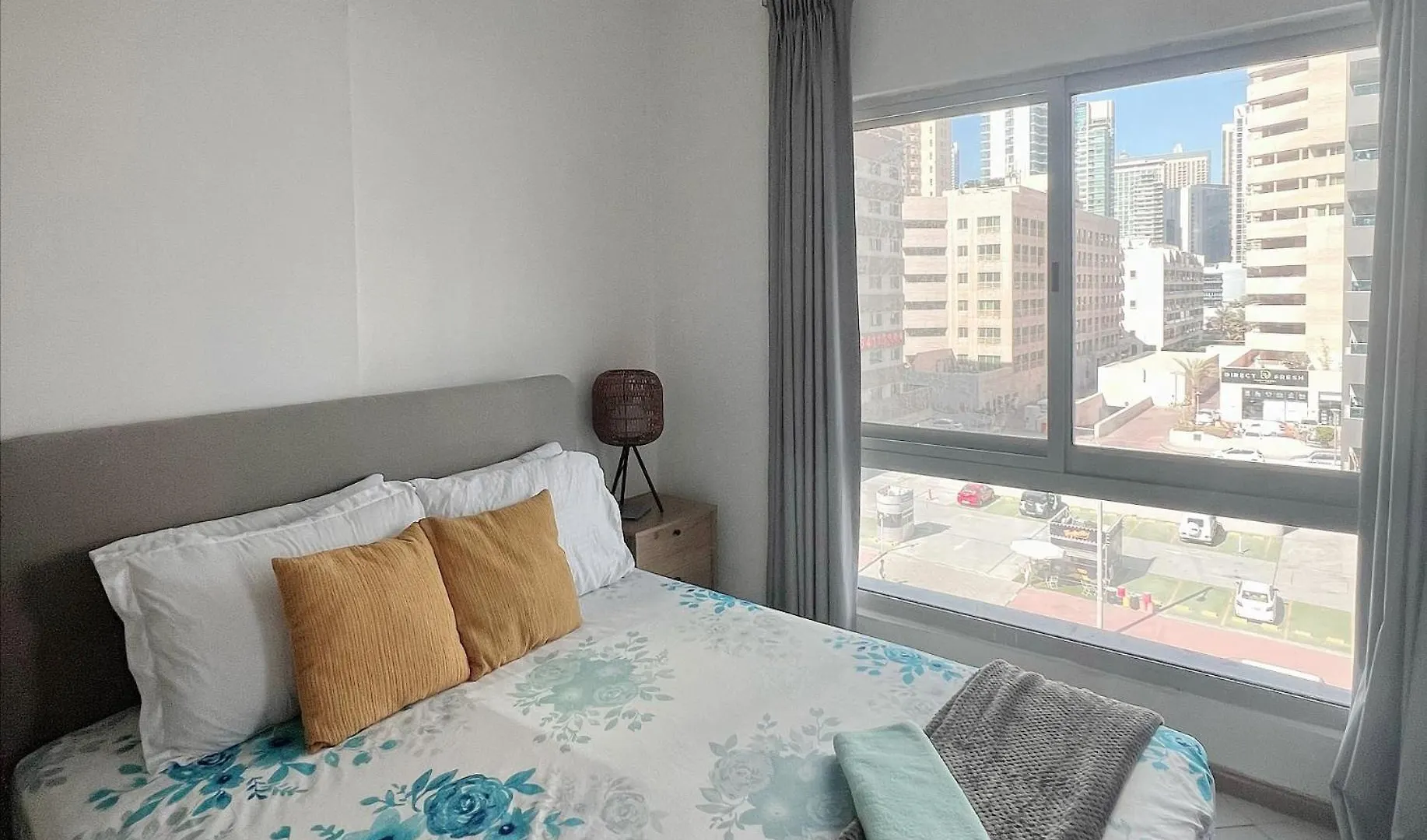 Fully Furnished Marina View - 1 Bedroom Apartment Dubai